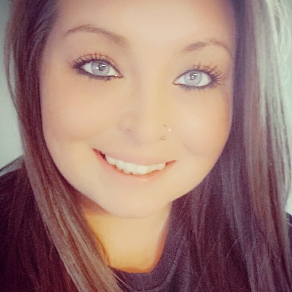 Meet your Posher, Heather - Picture 1 of 2